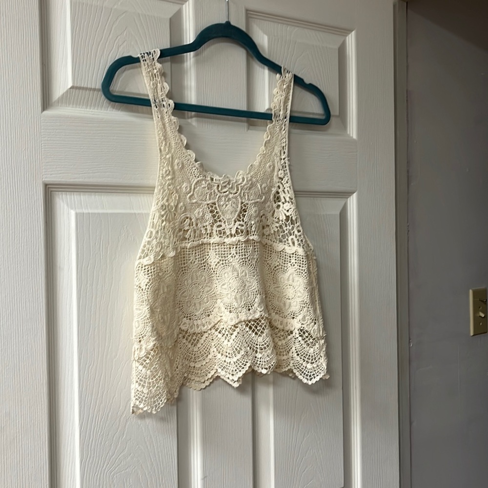 Issi lace crop top size M